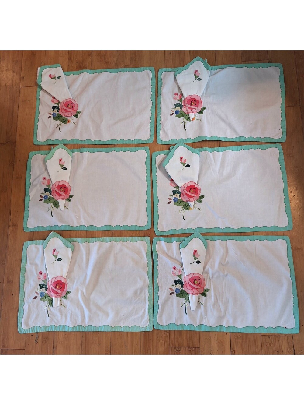 VTG 8pc Set Appliqued and Embroidered Flower 12x18" Placemats w/14x14" Napkins